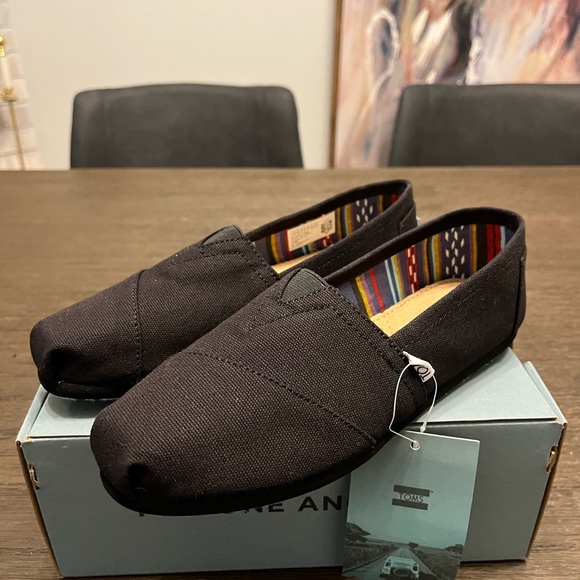 BNIB Toms Slip On - Picture 1 of 11